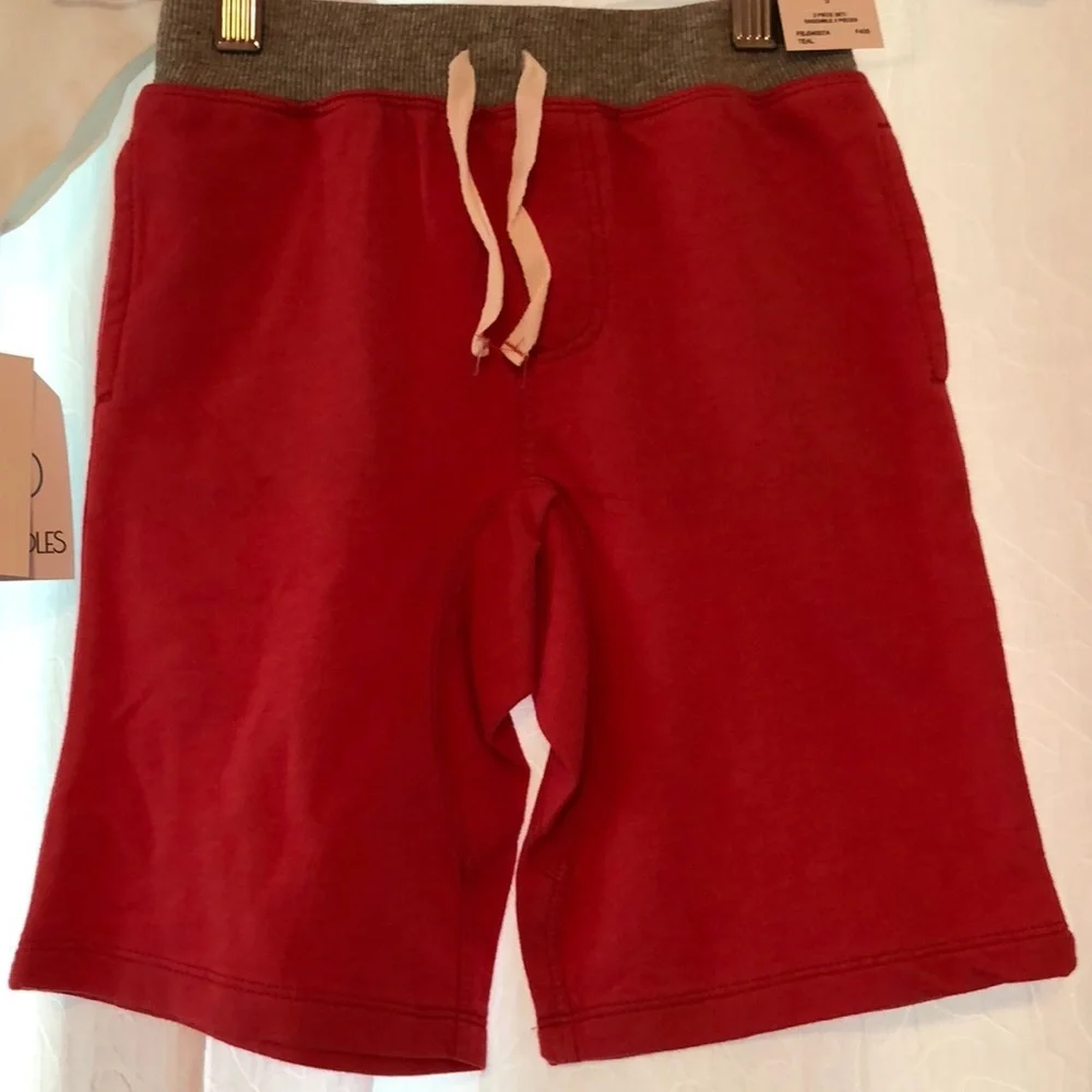 Flapdoodles boys street vibes set red & blue  NWT size 5
